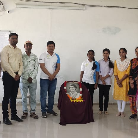 झाशीची राणी लक्ष्मीबाई व इंदिरा गांधी जयंती साजरी